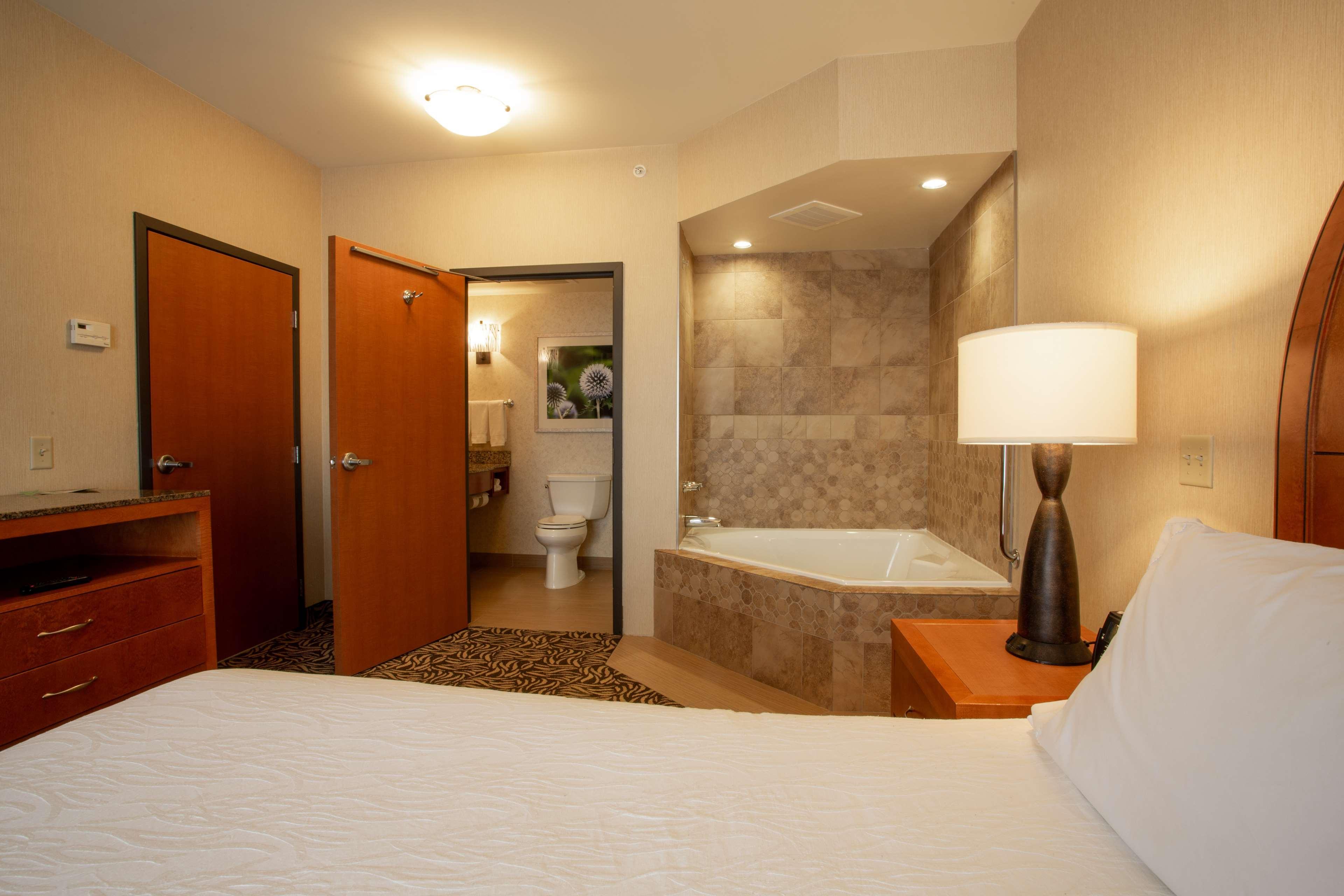 Hilton Garden Inn Cedar Falls Exteriör bild