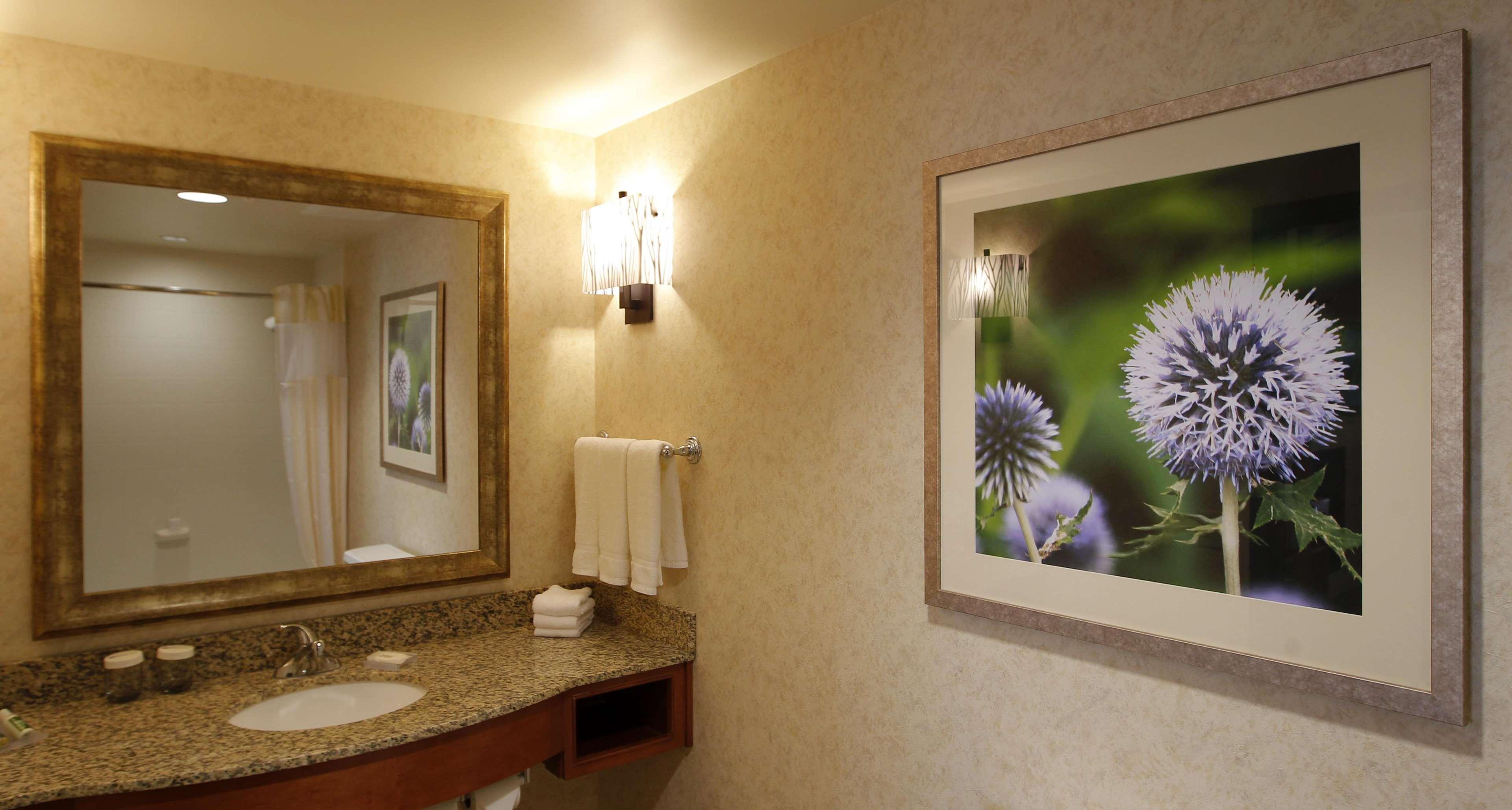 Hilton Garden Inn Cedar Falls Exteriör bild