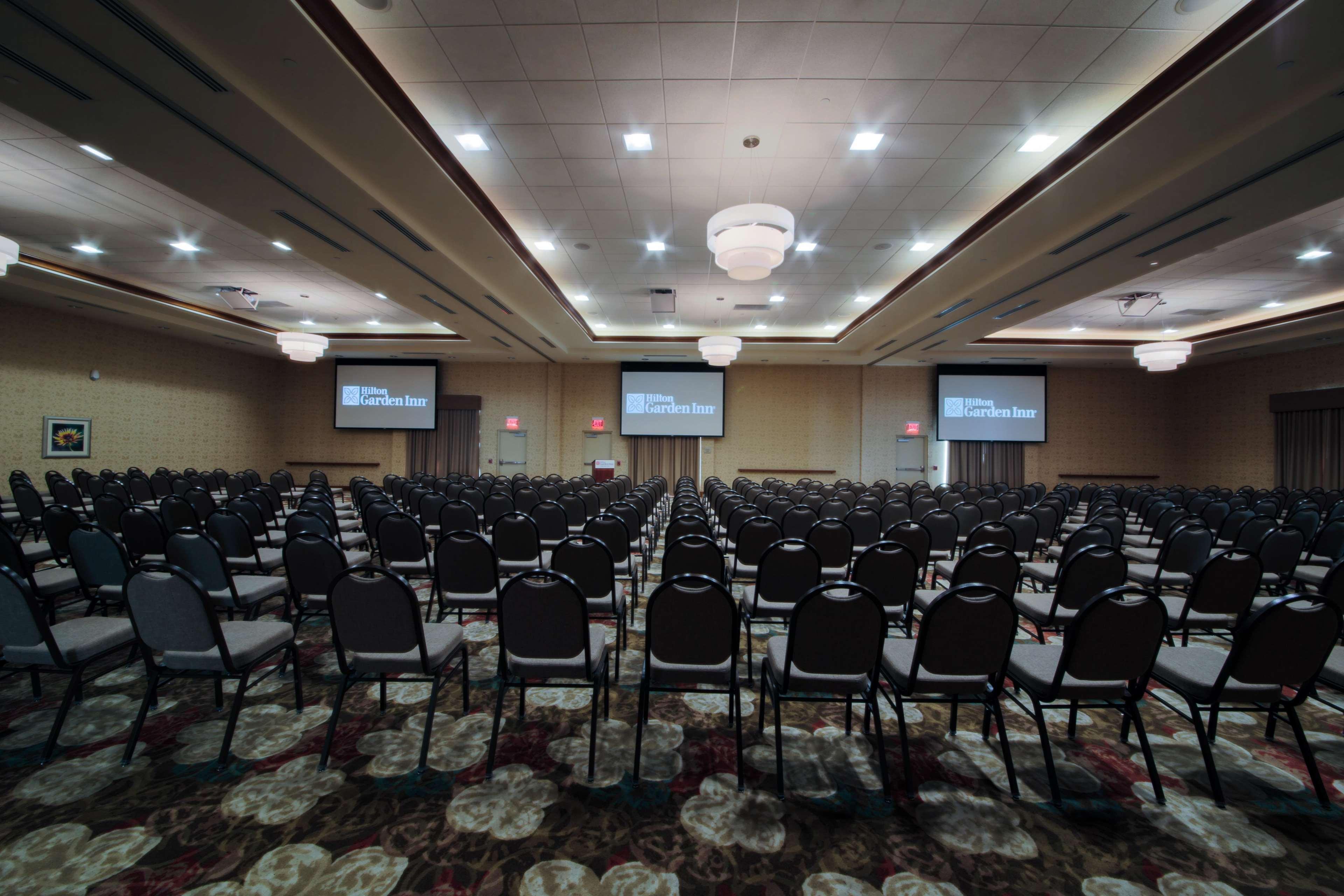 Hilton Garden Inn Cedar Falls Exteriör bild