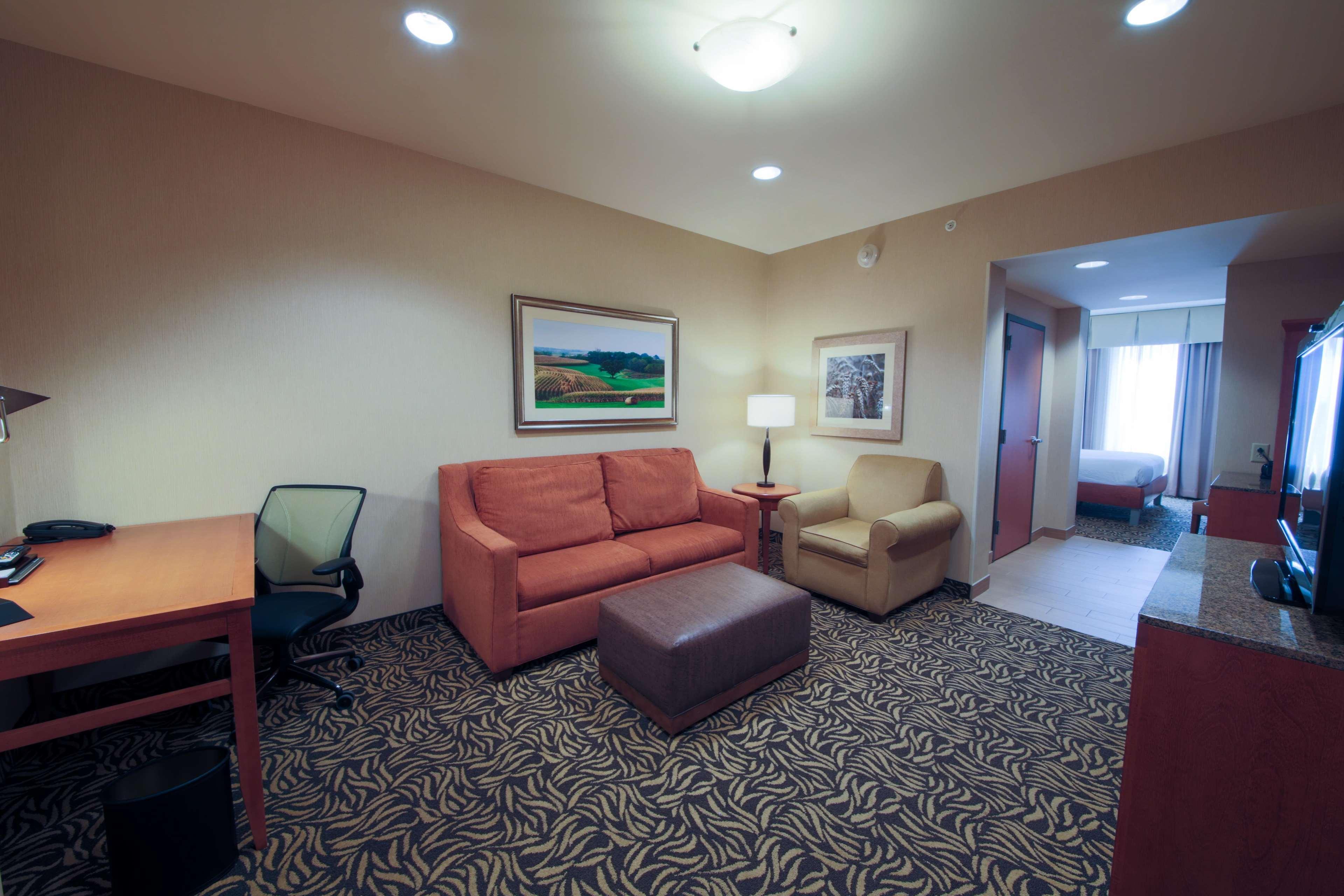 Hilton Garden Inn Cedar Falls Exteriör bild