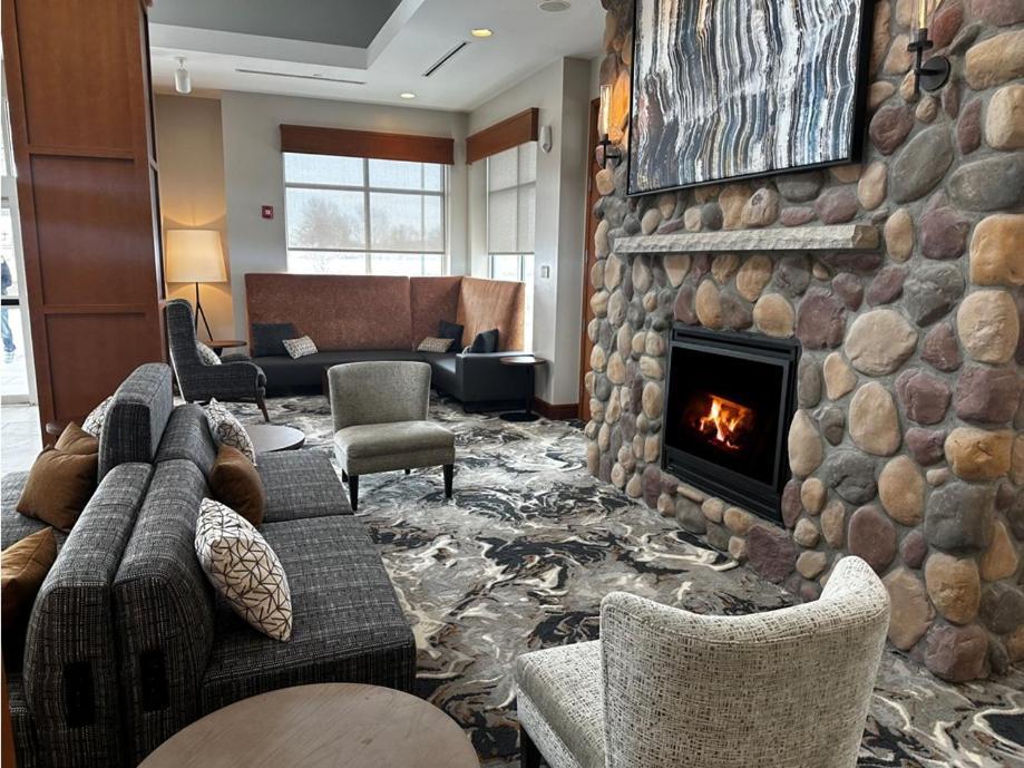 Hilton Garden Inn Cedar Falls Exteriör bild