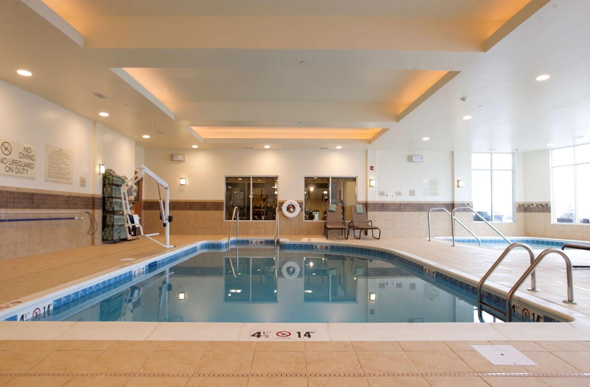 Hilton Garden Inn Cedar Falls Exteriör bild