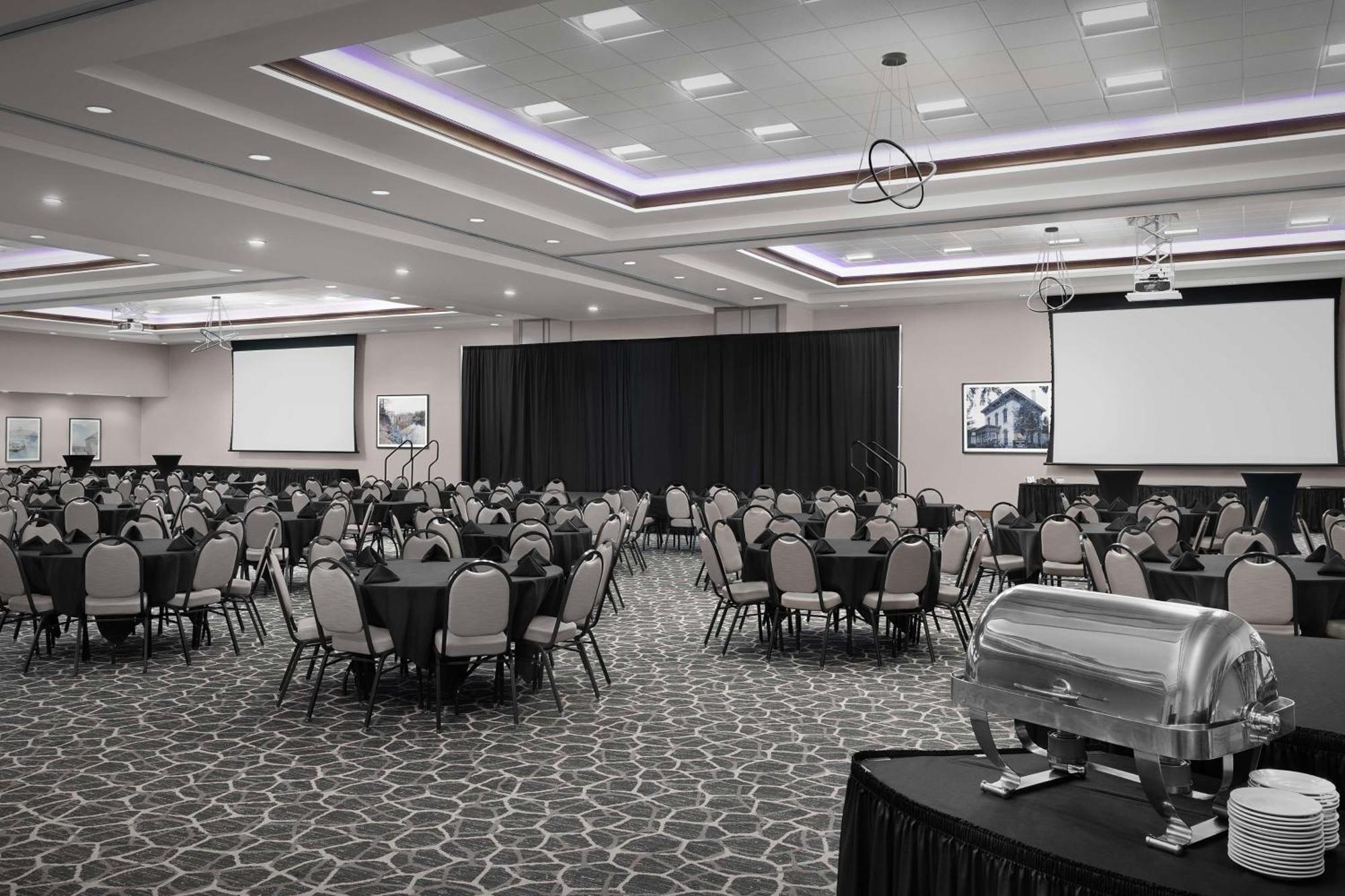 Hilton Garden Inn Cedar Falls Exteriör bild
