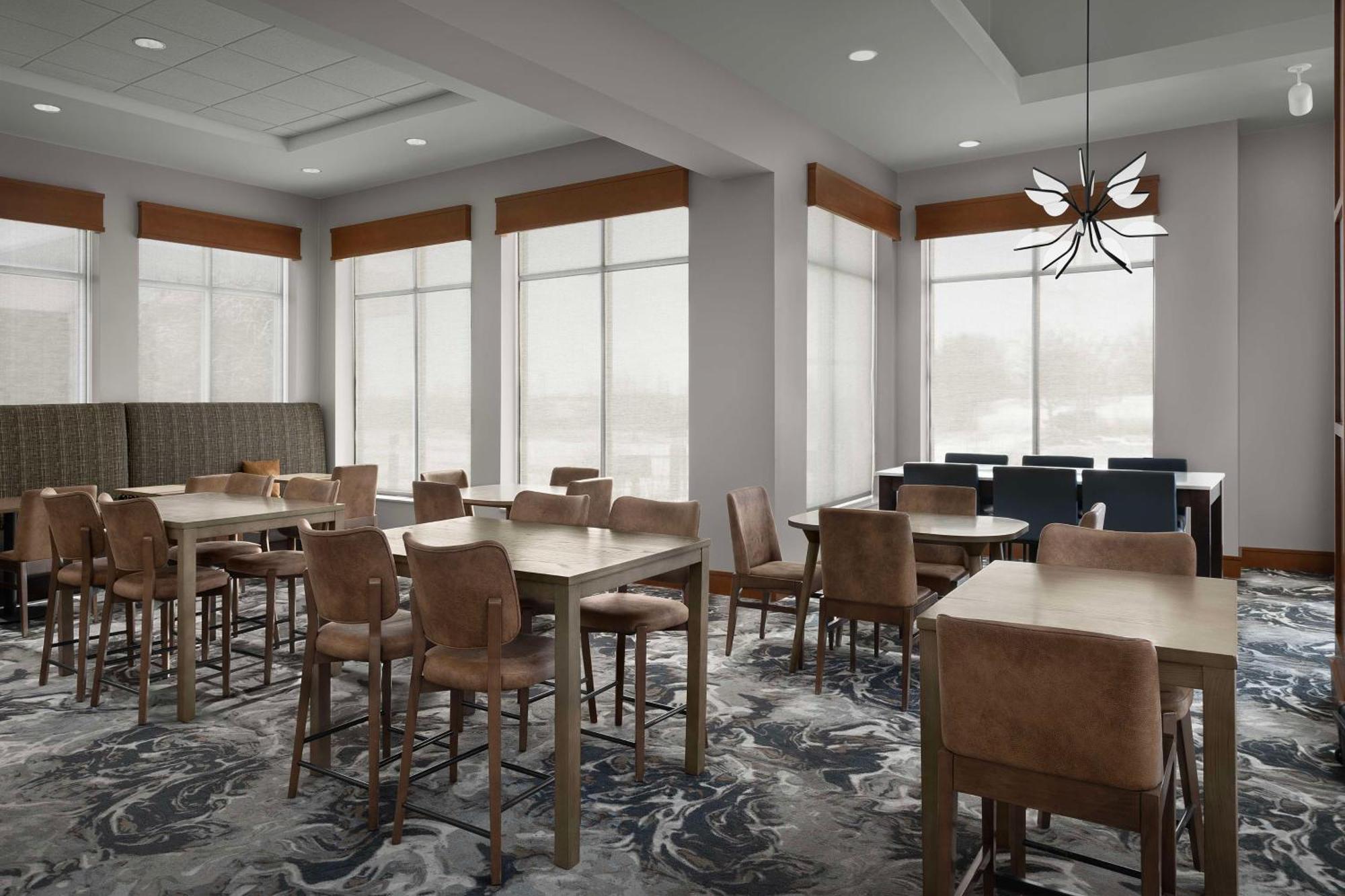 Hilton Garden Inn Cedar Falls Exteriör bild