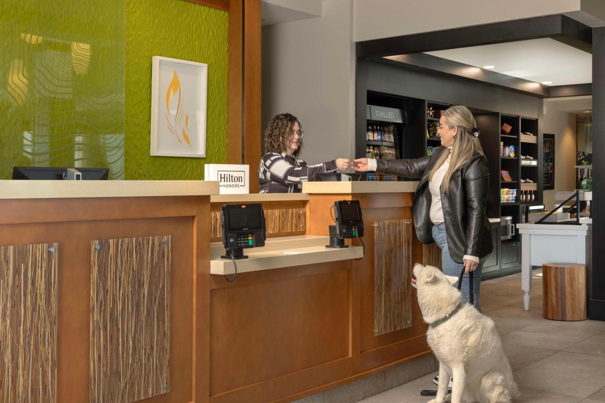 Hilton Garden Inn Cedar Falls Exteriör bild